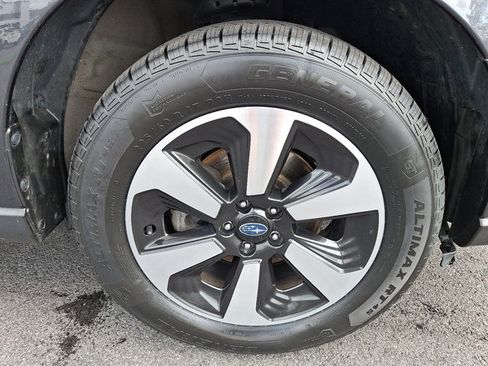 Used 2018 Subaru Forester 2.5i Premium w/ All-Weather Package AWD/4WD image 9