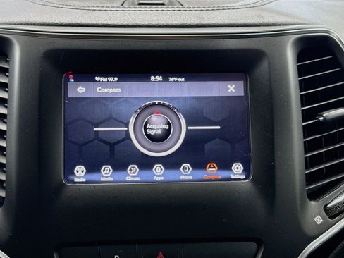 Used 2020 Jeep Cherokee Latitude Plus FWD image 22