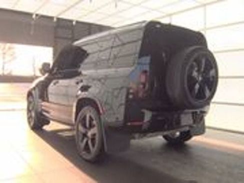 Used 2023 Land Rover Defender 110 X-Dynamic SE image 4