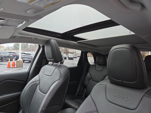 Used 2021 Jeep Cherokee Limited w/ Elite Package image 24