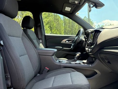 Used 2022 Chevrolet Traverse LT FWD image 34