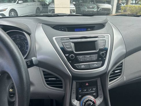 Used 2013 Hyundai Elantra GLS w/ Preferred Pkg FWD image 19