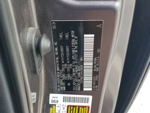 Used 2024 Toyota Sienna XLE FWD image 27