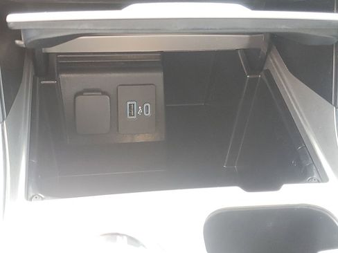 Used 2023 Ford Explorer XLT w/ Equipment Group 202A image 20