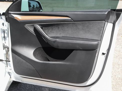 Used 2024 Tesla Model Y Long Range RWD image 42