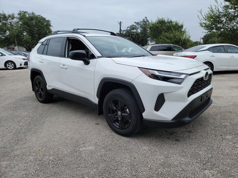 Used 2025 Toyota RAV4 LE AWD/4WD image 3