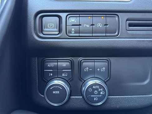Certified 2023 GMC Yukon XL SLT AWD/4WD image 17