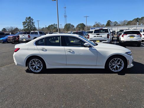 Used 2025 BMW 330i Sedan image 3