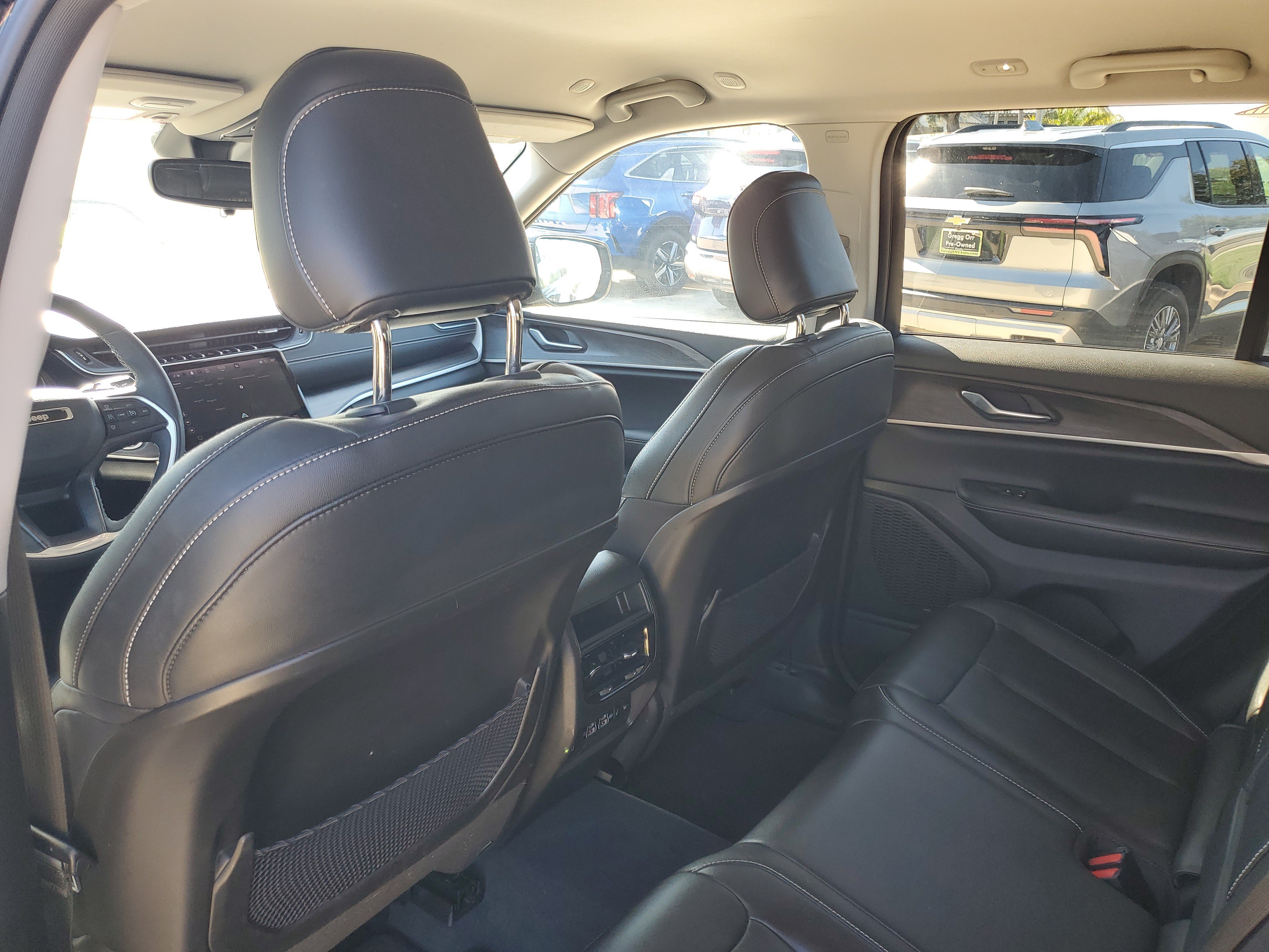 Used 2023 Jeep Grand Cherokee Limited AWD/4WD image 28