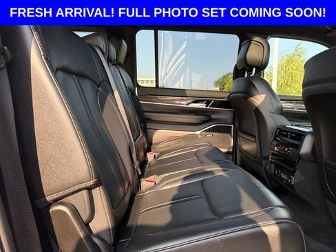 Used 2023 Jeep Wagoneer 4WD w/ Premium Group I image 41