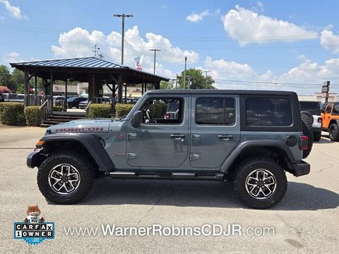 Used 2024 Jeep Wrangler Unlimited Rubicon w/ Convenience Group AWD/4WD image 4