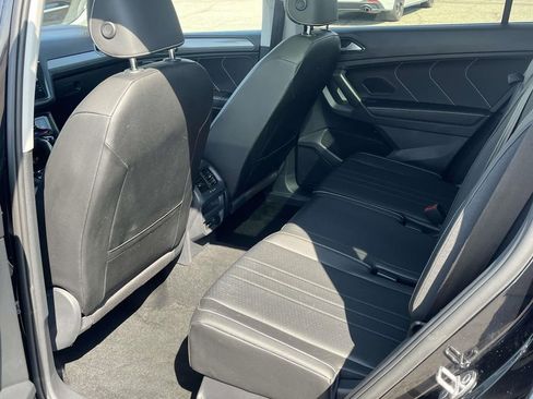 Used 2023 Volkswagen Tiguan SE w/ Panoramic Sunroof Package image 14