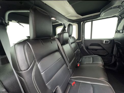 Used 2022 Jeep Wrangler Unlimited Sahara w/ Cold Weather Group AWD/4WD image 24
