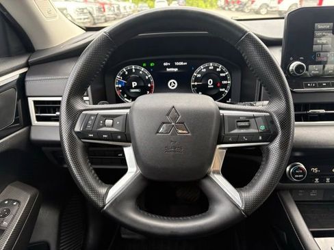 Used 2024 Mitsubishi Outlander SE AWD/4WD image 14