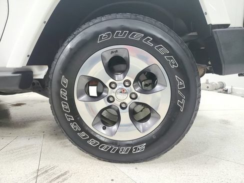 Used 2016 Jeep Wrangler Sahara w/ Connectivity Group AWD/4WD image 39