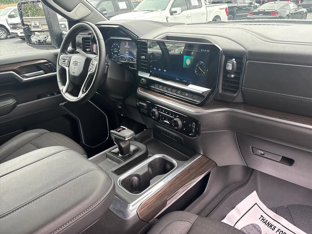 Used 2024 Chevrolet Silverado 1500 RST w/ Redline Edition AWD/4WD image 13