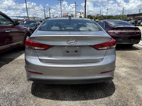 Used 2017 Hyundai Elantra SE FWD image 5