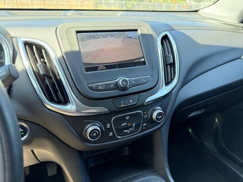 Used 2022 Chevrolet Equinox LT image 32