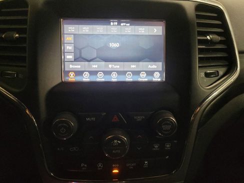 Used 2020 Jeep Grand Cherokee Laredo AWD/4WD image 25
