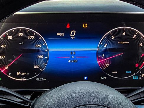 Used 2023 Mercedes-Benz GLC 300 4MATIC image 24