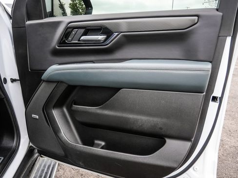 Used 2025 GMC Yukon AT4 w/ AT4 Premium Package AWD/4WD image 47