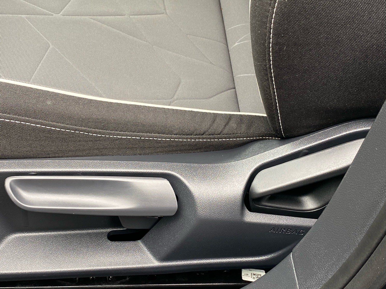 Certified 2025 Volkswagen Jetta Sport FWD image 13