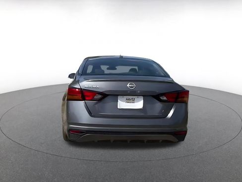 Used 2025 Nissan Altima 2.5 SV FWD image 12