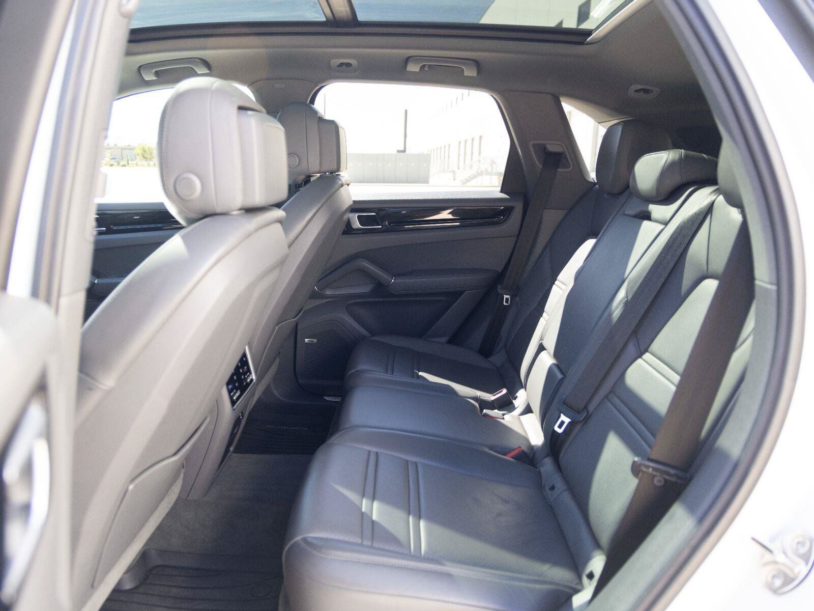 Used 2020 Porsche Cayenne AWD/4WD image 27