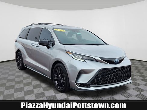 Used 2023 Toyota Sienna XSE image 1