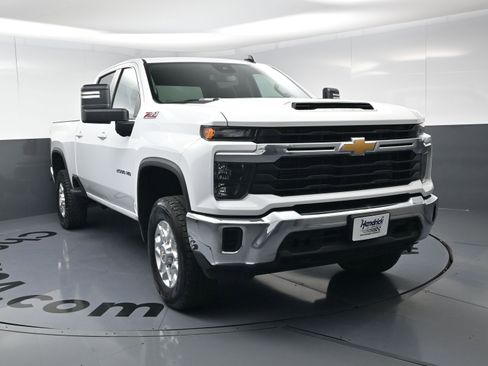 Certified 2024 Chevrolet Silverado 2500 LT image 3