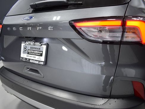 Used 2021 Ford Escape SEL w/ Technology Package image 12