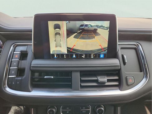 Used 2023 Chevrolet Suburban Z71 w/ Luxury Package AWD/4WD image 15