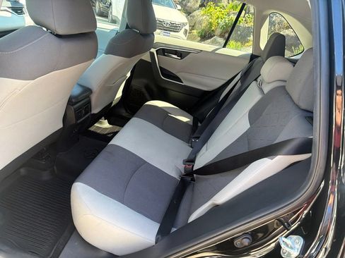 Used 2020 Toyota RAV4 XLE w/ Convenience Package AWD/4WD image 21