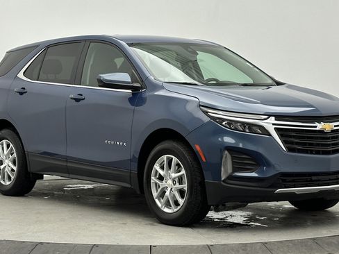 Used 2024 Chevrolet Equinox LT image 3