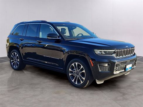Used 2022 Jeep Grand Cherokee Overland w/ Luxury Tech Group IV image 3