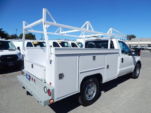 Used 2016 Ford F250 XL w/ Power Equipment Group RWD image 8