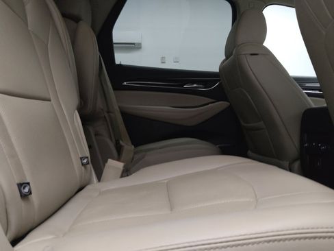 Used 2020 Buick Enclave Essence FWD image 19
