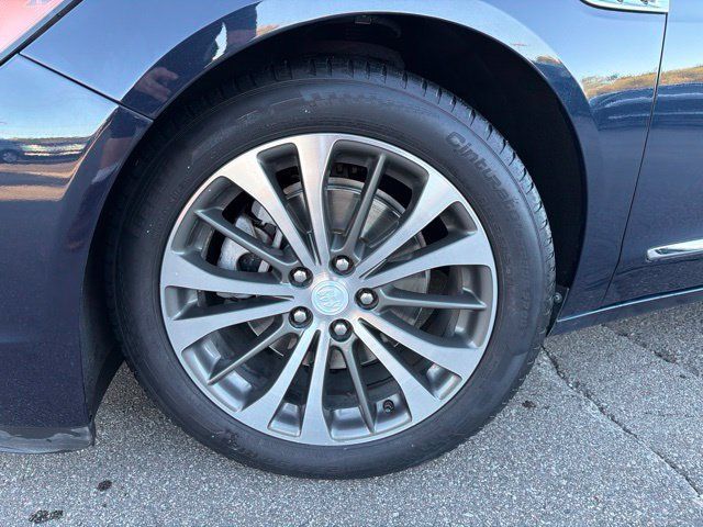 Used 2017 Buick LaCrosse Preferred FWD image 9