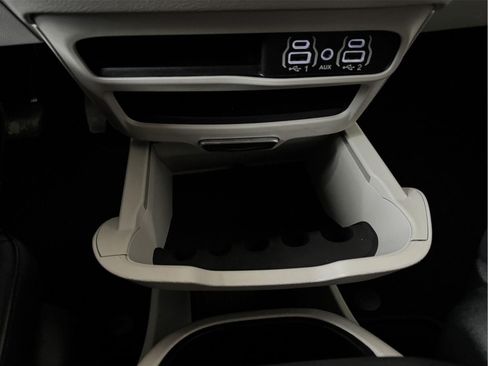 Used 2024 Chrysler Pacifica Touring-L FWD image 22
