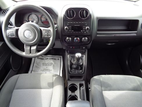 Used 2017 Jeep Patriot Sport image 29