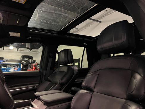 Used 2025 Lincoln Navigator L Reserve w/ Jet Appearance Package AWD/4WD image 26