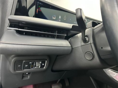 Used 2024 Lincoln Nautilus Premier w/ Jet Appearance Package image 32