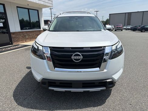 Used 2025 Nissan Pathfinder Platinum w/ Cargo Package AWD/4WD image 12