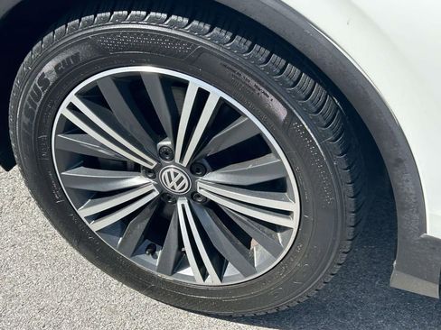 Used 2018 Volkswagen Tiguan SEL w/ 3rd Row Seat Package AWD/4WD image 9