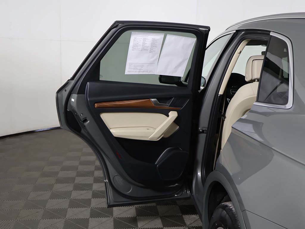 Used 2023 Audi Q5 2.0T Premium w/ Convenience Package AWD/4WD image 22