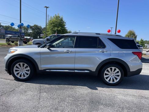 Used 2023 Ford Explorer Limited w/ Limited Technology Package RWD image 8