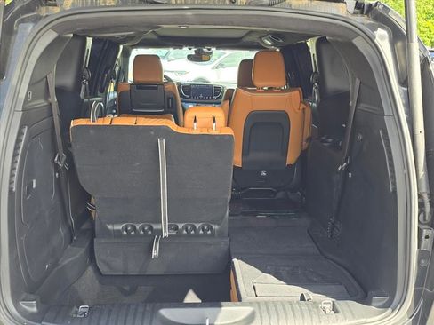 Used 2022 Chrysler Pacifica Pinnacle FWD image 16