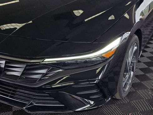 New 2026 Hyundai Elantra Limited FWD image 9
