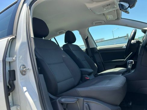 Used 2019 Volkswagen e-Golf SE w/ Driver Assistance Package FWD image 28