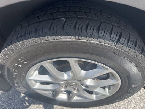 Used 2023 Chrysler Pacifica Touring-L FWD image 11